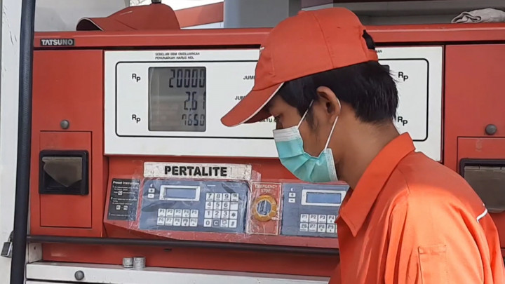 Sopir Angkot Khawatir Kesulitan Beli Pertalite Pakai Aplikasi