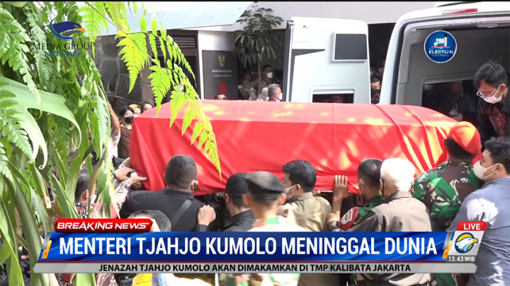 Jenazah Tjahjo Kumolo Tiba di Rumah Duka