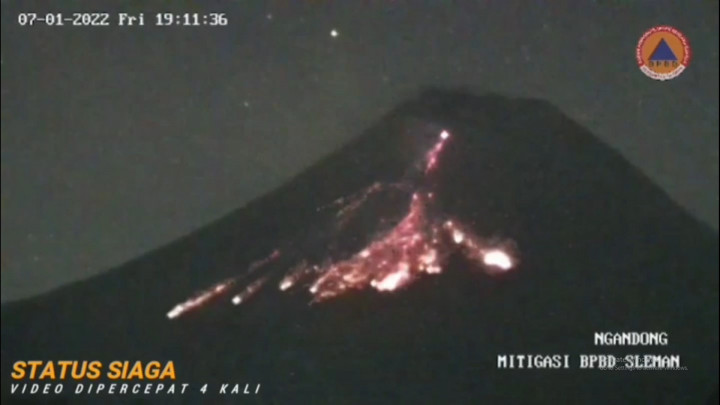 Gunung Merapi Keluarkan 11 kali Lava Pijar