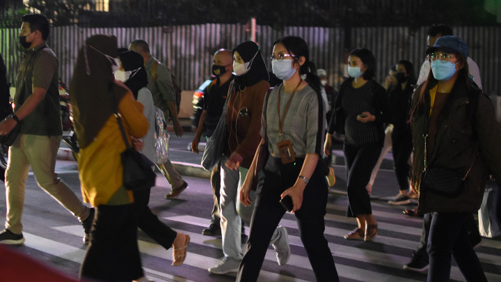 Kasus COVID-19 Meningkat, Pemerintah Cabut Aturan Pelonggaran Masker