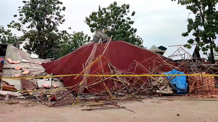 Bangunan Sekolah di Palembang Roboh, 1 Orang Meninggal Dunia
