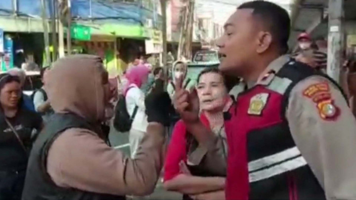 Sempat Cekcok, Mahasiswa Vs Polisi Berakhir Damai