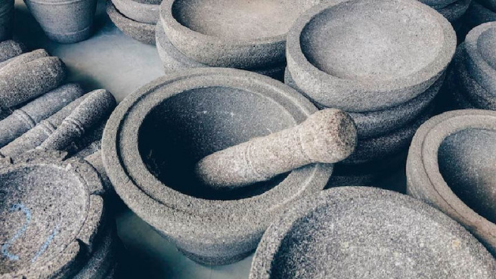 Tips Tepat Merawat Cobek Batu, Jangan Cuci Pakai Sabun