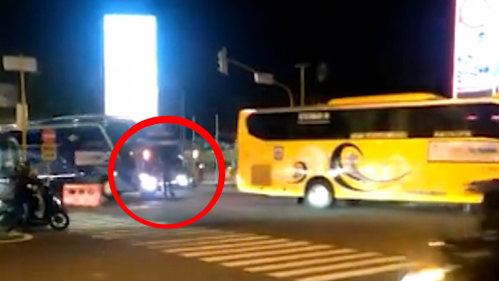 Nyaris Celaka, Aksi Warga Hadang Konvoi Bus Pariwisata di Jogja