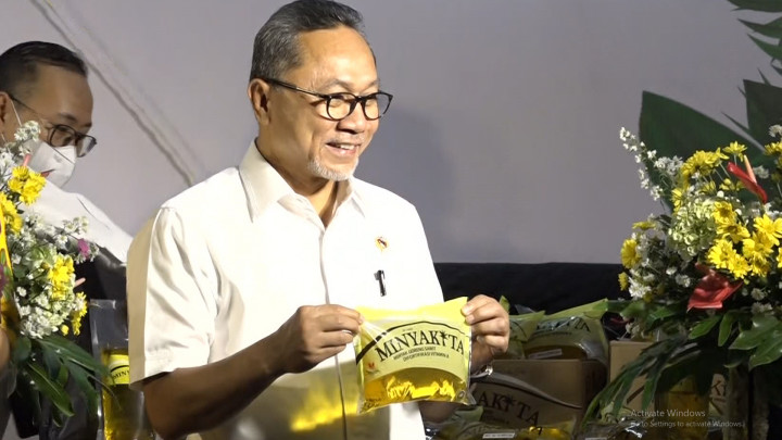 Mendag Luncurkan Minyak Goreng Kemasan Sederhana 'Minyakkita'