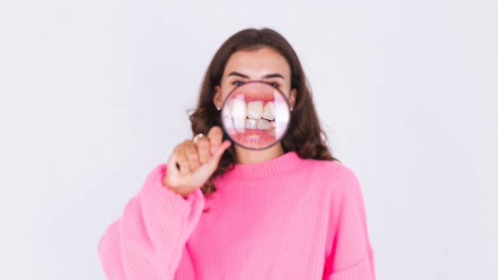 Catat! Tips Merontokkan Karang Gigi dengan Bahan Sederhana