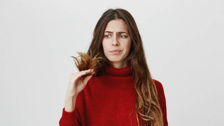 Tips Mengatasi Rambut Bercabang, Kurangin Pakai Catokan!