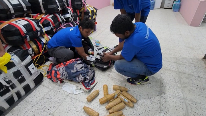 Kedapatan Bawa Air Zamzam, Puluhan Koper Jemaah Haji Indonesia Dibongkar