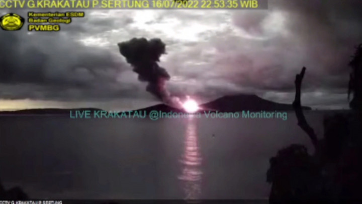 Detik-detik Erupsi Gunung Anak Krakatau, Semburan Abu Vulkanik Capai 2 Km