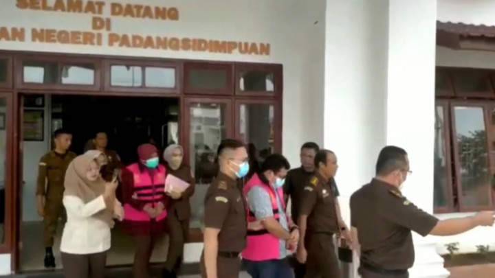 Diduga Korupsi Dana Covid-19, Kadinkes dan Bendahara Padangsidimpuan Ditahan