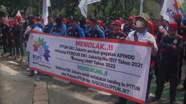 Aksi Buruh Minta Pemprov DKI Ajukan Banding Putusan UMP 2022