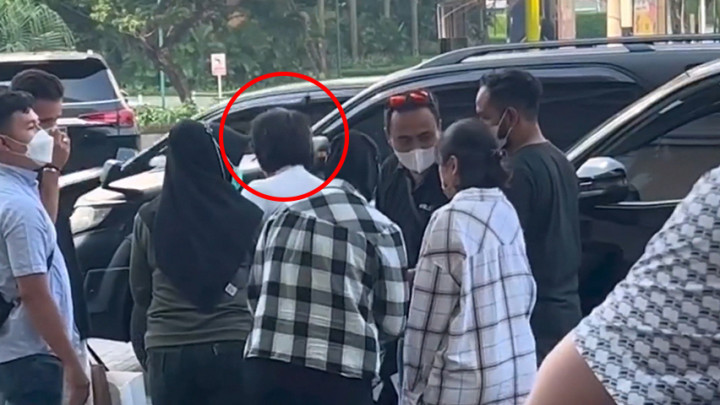 Nikita Mirzani Ditangkap di Mal, Kuasa Hukum Bantah Kliennya Mangkir dari Panggilan