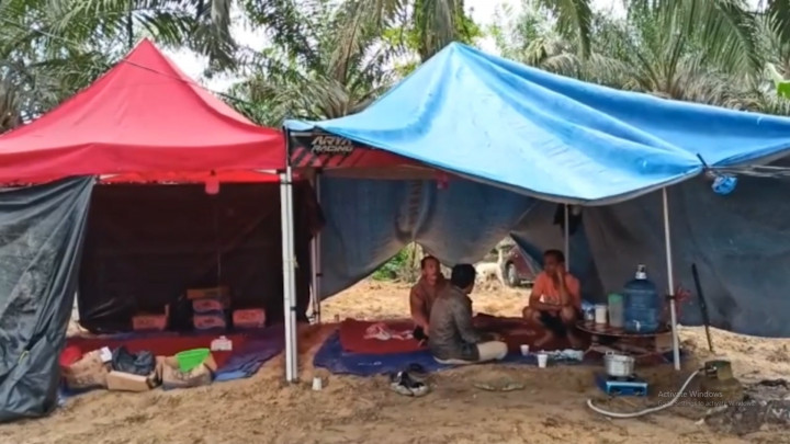 Jelang Autopsi Ulang, Keluarga Brigadir J Ikut Berjaga di Pemakaman