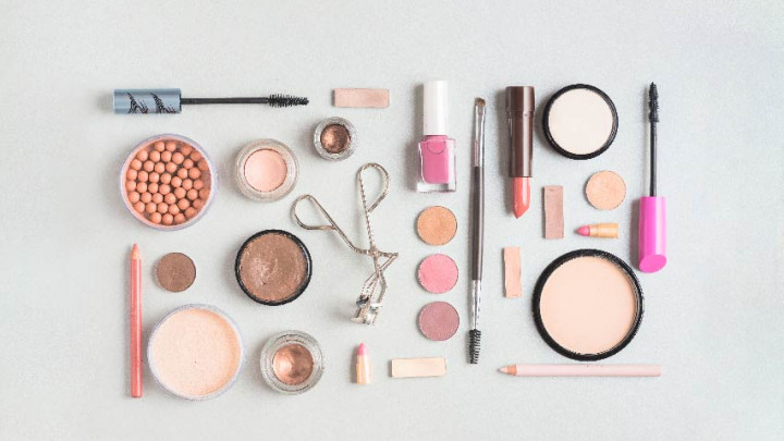 Alasan Pentingnya Memerhatikan Tanggal Kedaluwarsa Kosmetik