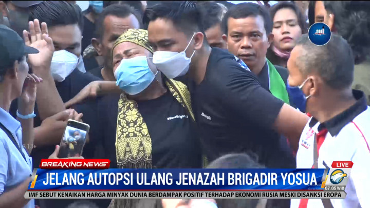 Jelang Autopsi Ulang, Ibunda Brigadir J Menangis Histeris