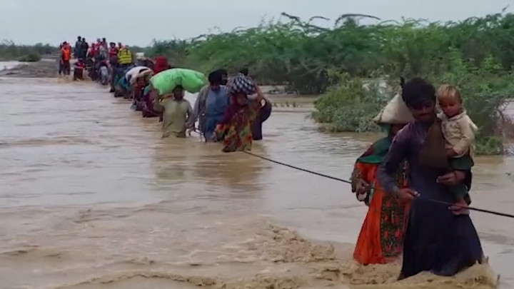 104 Orang Tewas Akibat Banjir Bandang di Pakistan