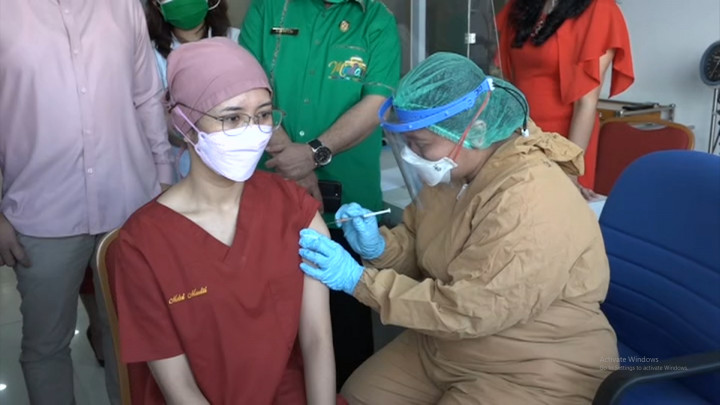 Mulai Hari Ini, Tenaga Kesehatan Disuntik Vaksin COVID-19 Booster Kedua