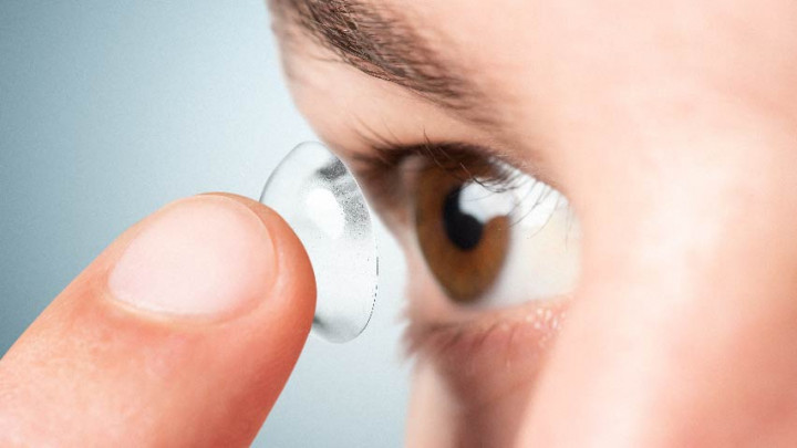 Jangan Disepelekan! Berbagai Risiko Penggunaan Lensa Kontak