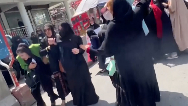 Taliban Lepaskan Tembakan ke Udara saat Bubarkan Aksi Unjuk Rasa Kaum Perempuan
