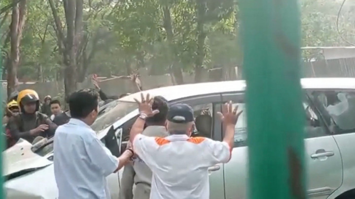 Tabrak Sejumlah Pengendara, Pengemudi ODGJ Diamuk Massa