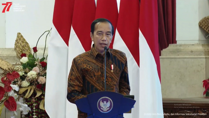Jokowi Perintahkan Menhub Turunkan Harga Tiket Pesawat