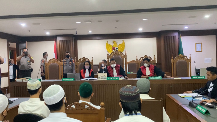 6 Terdakwa Kasus Pengeroyokan Ade Armando Dituntut 2 Tahun Penjara