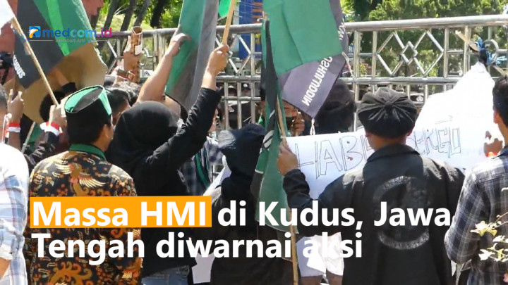 Aksi Demo Massa HMI Tolak Kenaikan BBM di Gedung DPRD Ricuh
