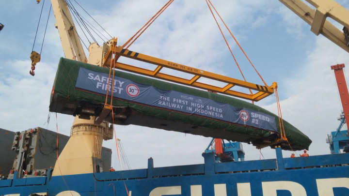 Rangkaian Kereta Cepat Jakarta-Bandung Tiba di RI