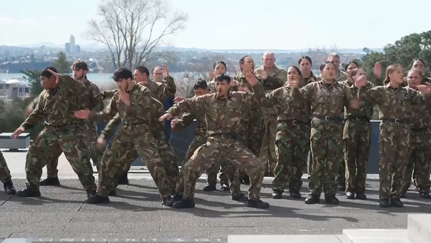 Keturunan Suku Maori Beri Penghormatan Terakhir untuk Ratu Elizabeth II