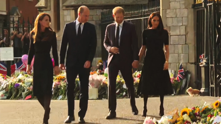 Momen William-Kate dan Harry-Meghan Tampil Bersama Temui Warga di Windsor