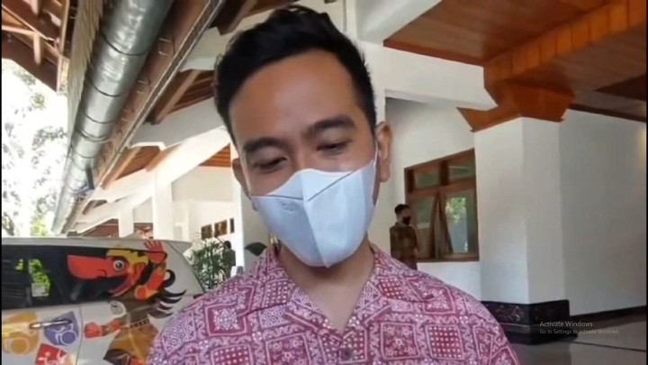 Uang Tabungan Dimakan Rayap, Gibran Siap Bantu Samin Naik Haji