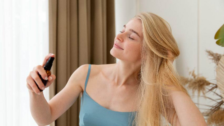 Penuh Manfaat, Kenali Kegunaan Hair Spray untuk Rambut