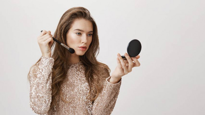 Simple Beauty Hacks! 5 Cara Menutupi Bekas Jerawat