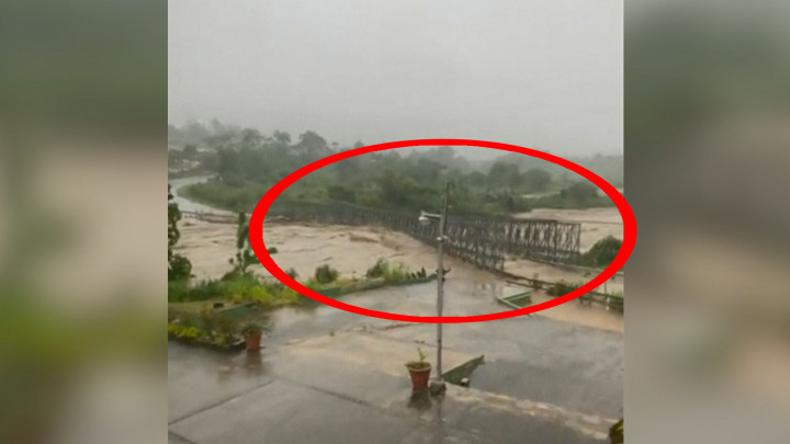 Diterjang Badai Fiona, Jembatan di Puerto Rico Hanyut Terseret Banjir