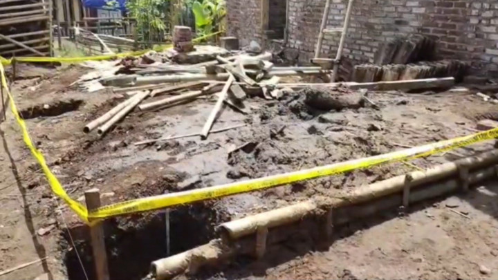 Menggemparkan, Rentenir Robohkan Rumah di Garut