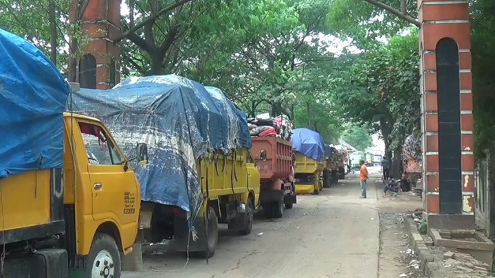 Timbulkan Aroma Tak Sedap, Warga Bekasi Ancam Truk Sampah untuk Tidak Melintas