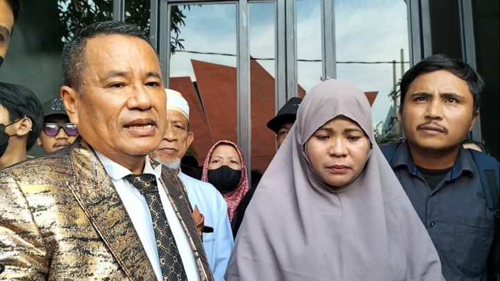 Tak Terima Anaknya Dipukuli Oknum TNI, Orang Tua Korban Menangis Minta Keadilan