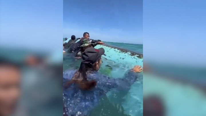 Hendak Memberikan Layanan Kesehatan, Perahu Tim Medis Terbalik di Laut