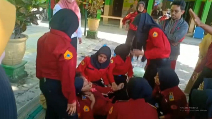 Ngeri! Puluhan Siswa SMK 1 Magetan Alami Kesurupan Massal