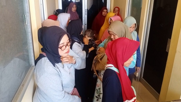 Kesal Bantuan PKH Dipotong, Puluhan Emak-emak Lapor Polisi