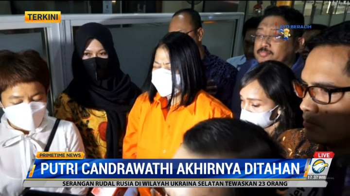 Pakai Baju Tahanan, Putri Candrawathi Nangis Titip Pesan untuk Anak