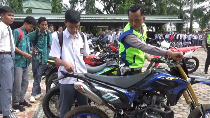 Demi Terhindar Dari Operasi Zebra, Seorang Pelajar Sembunyikan Motor di Kebun Belakang Sekolah