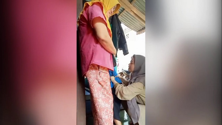 Akibat Ngobrol Dengan Teman, Seorang Siswa Dicekik Kepsek Hingga Menangis Histeris