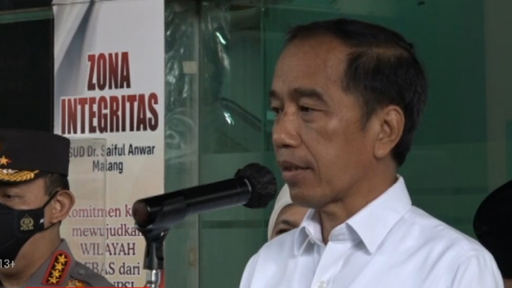 Jokowi Perintahkan Menteri PUPR untuk Audit Seluruh Stadion Bola