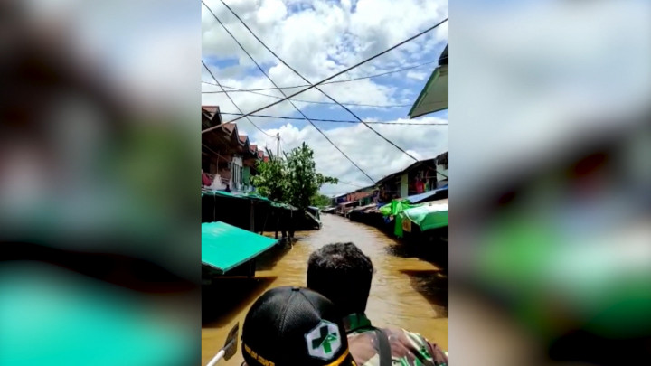 Banjir 2 Meter di Sintang Kalbar Rendam Ribuan Rumah hingga Fasilitas Umum