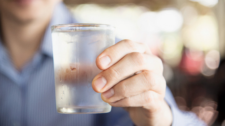 Minum Air Dingin Membakar Lebih Banyak Kalori, Benarkah?