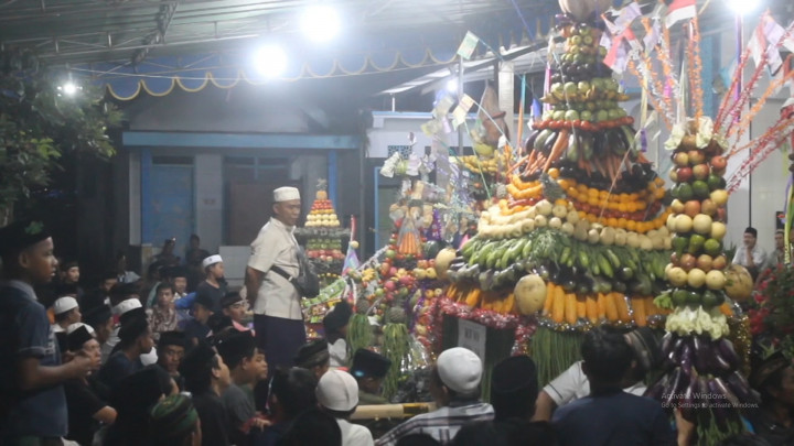 Kemeriahan Tradisi Gunungan Peringatan Maulid Nabi di Jember