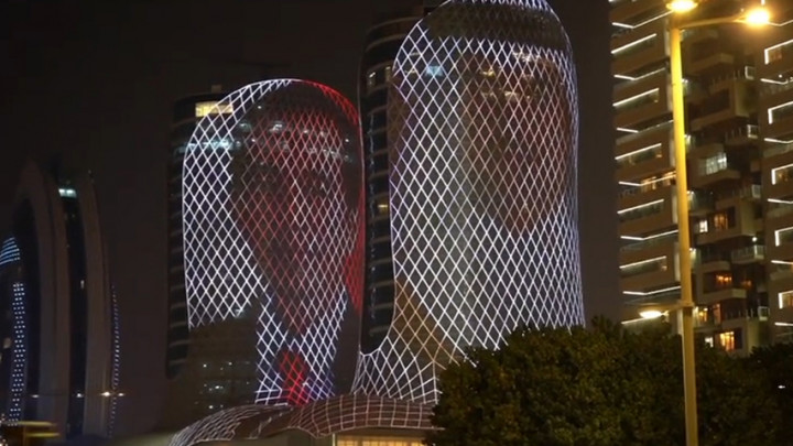 Foto Jokowi Muncul di Al Jaber Twin Tower Qatar, Ada Apa Tuh?
