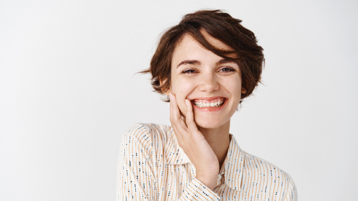 Punya Rambut Pendek Tak Terhindar dari Rontok dan Bercabang, Begini Tips Perawatannya!