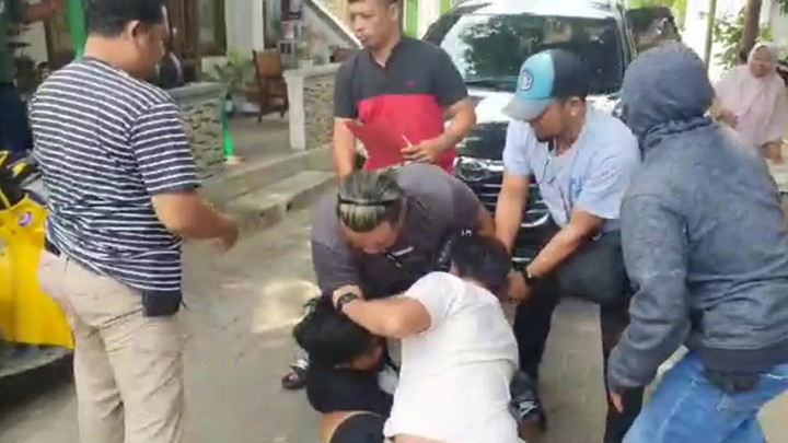 Sebarkan Foto Syur Mantan Istrinya, Pelaku Melawan saat Ditangkap